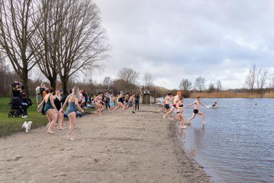 nieuwjaarsduik gaasperplas 2024