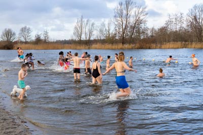 nieuwjaarsduik gaasperplas 2024