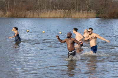 nieuwjaarsduik gaasperplas 2024