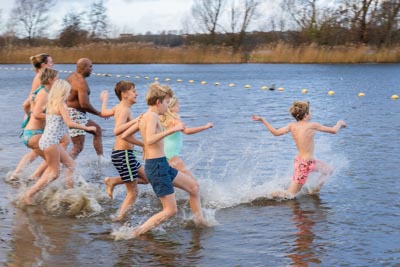 nieuwjaarsduik gaasperplas 2024