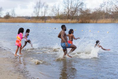 nieuwjaarsduik gaasperplas 2024