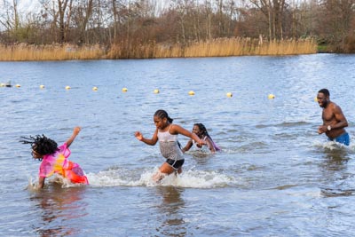 nieuwjaarsduik gaasperplas 2024