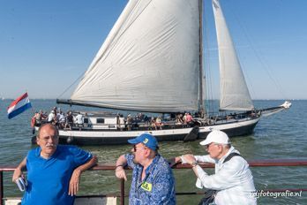 Met de salonboot Lelie<br>van Pampus naar Amsterdam