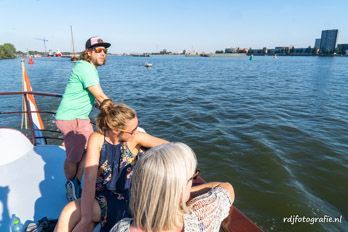 Met de salonboot Lelie<br>van Pampus naar Amsterdam